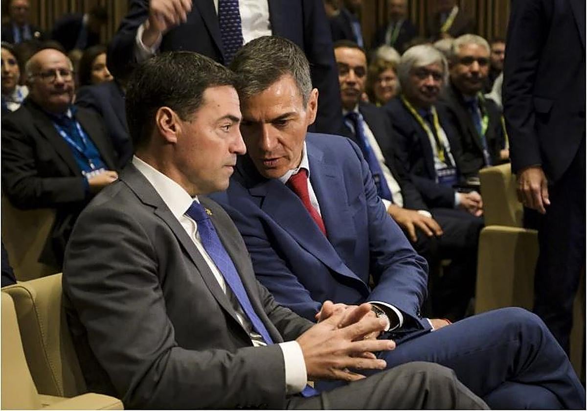 El lehendakari, Imanol Pradales, con Pedro Sánchez en la IX Cumbre Global de la Alianza de Gobierno Abierto de Vitoria.