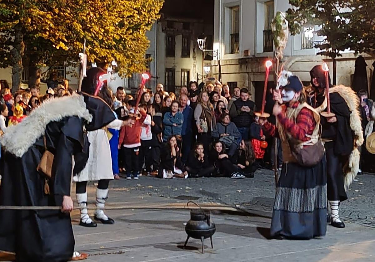 La del viernes será una noche para ahuyentar miedos y disfrutar de la oscuridad y disfraces, y que transcurrirá en un ambiente festivo.