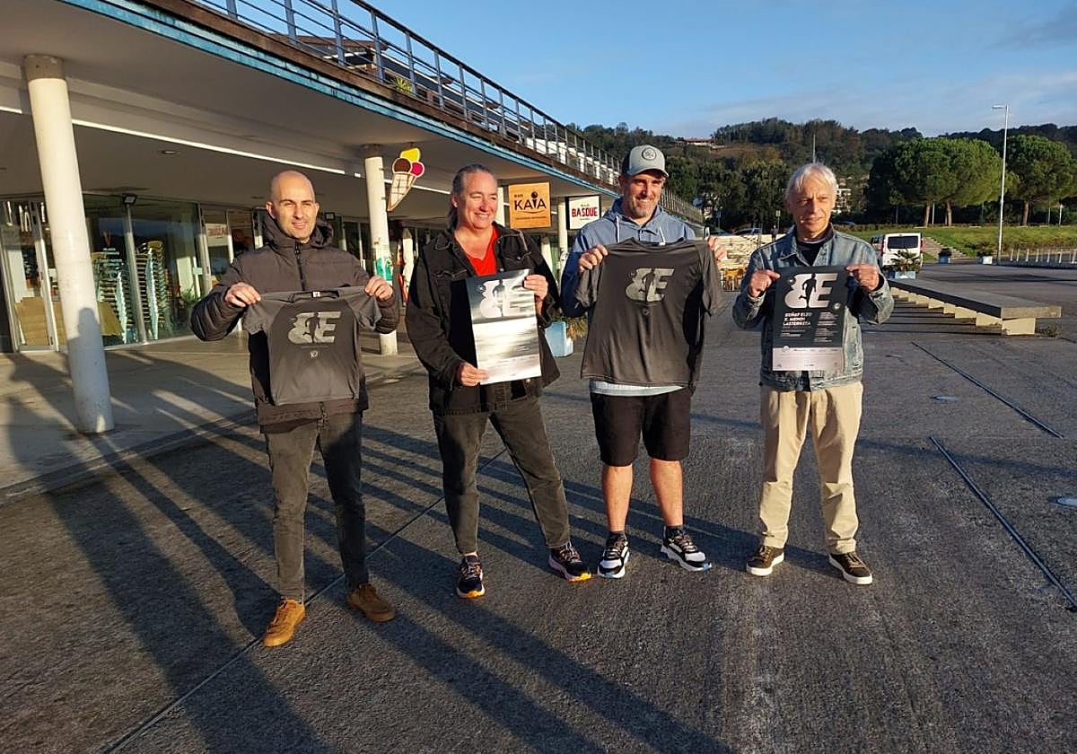Hegoi Martín, la concejala Lupe Queiruga, Beñat Olazabal y Juanan García, en la presentación.