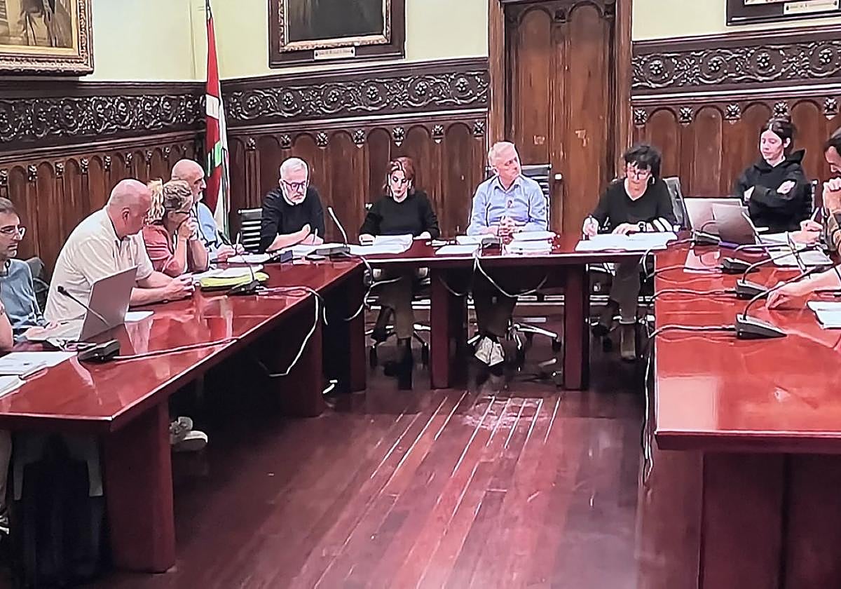 Pleno de la Corporación Municipal de Urretxu en el que se aprobaron el presupuesto y las tasas e impuestos.