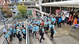 Algunas de las asistentes a la marcha regulada de mujeres organizada por Urdaburu.