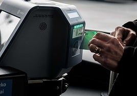 El PP denuncia que es más caro pagar un viaje en Donostia con la Mugi anónima que con la misma tarjeta de Bizkaia