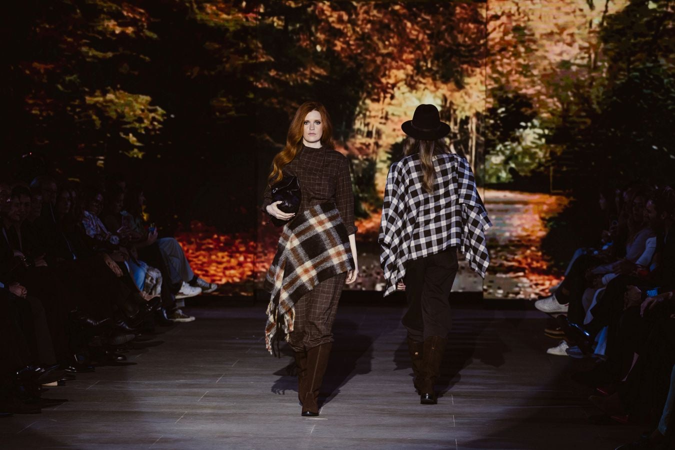 Siluetas amplias y relajadas en el desfile de Sketch