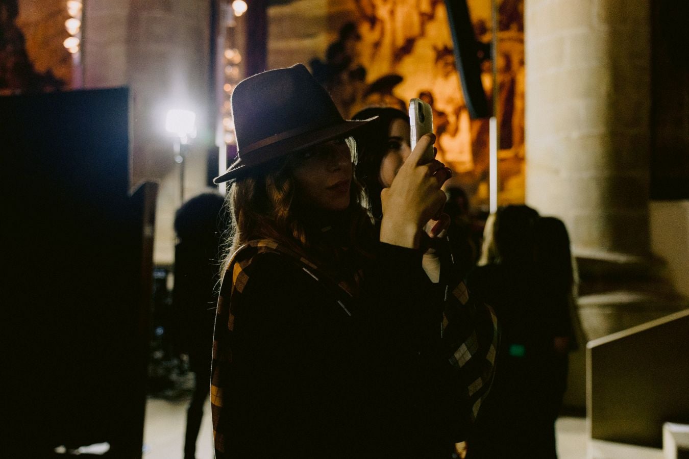 Siluetas amplias y relajadas en el desfile de Sketch