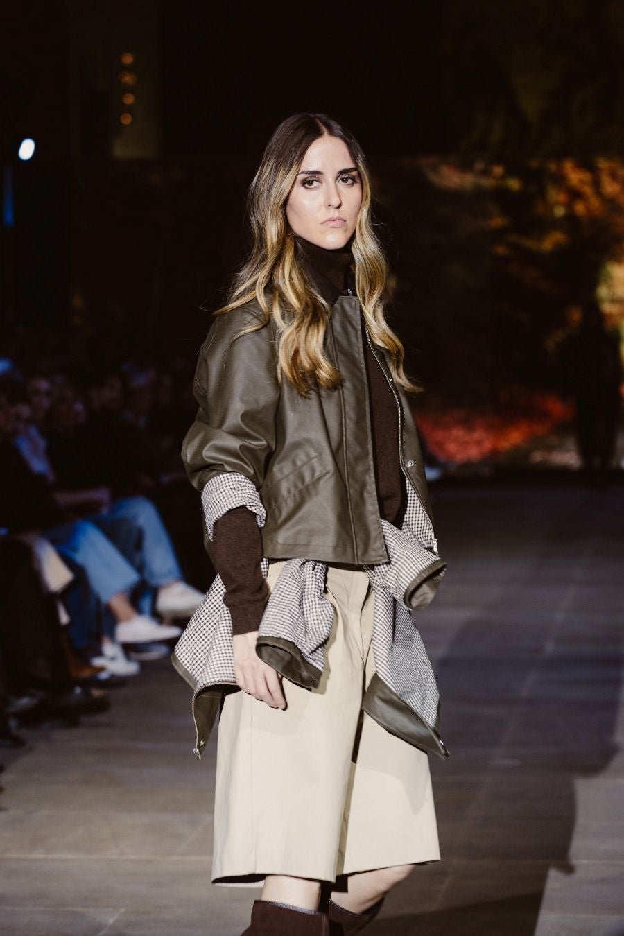 Siluetas amplias y relajadas en el desfile de Sketch