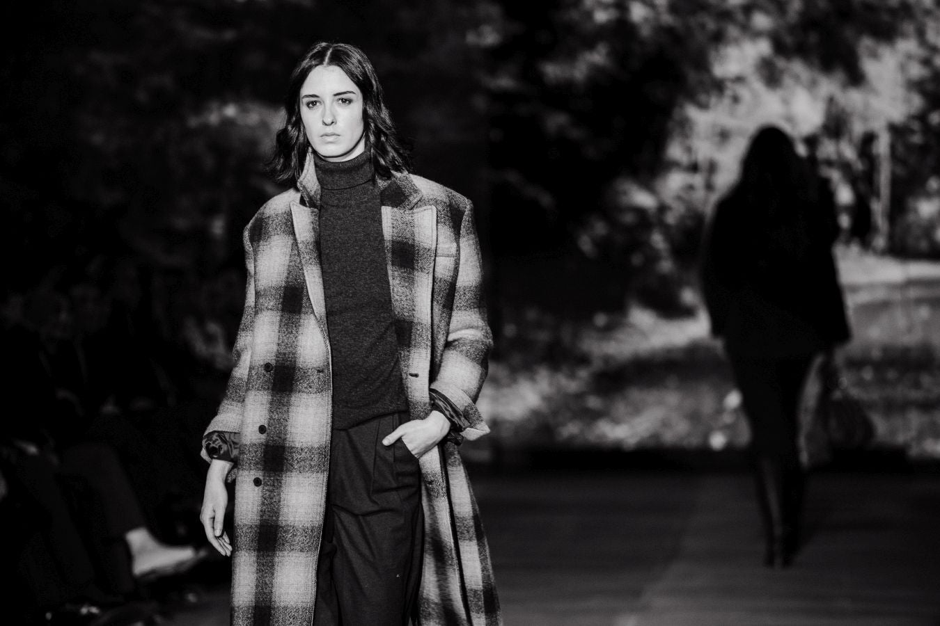 Siluetas amplias y relajadas en el desfile de Sketch