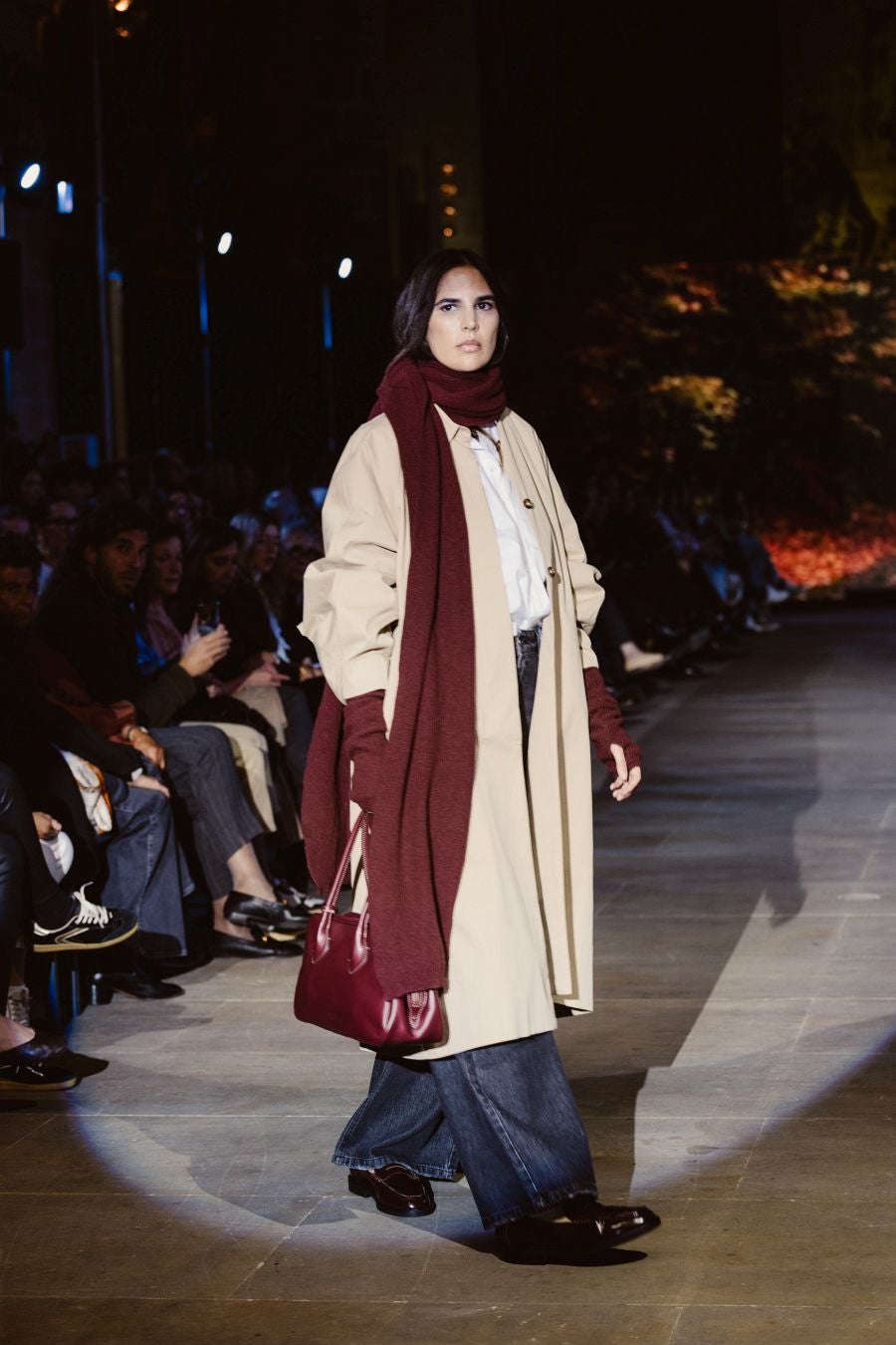 Siluetas amplias y relajadas en el desfile de Sketch