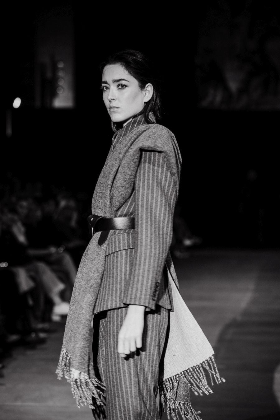 Siluetas amplias y relajadas en el desfile de Sketch