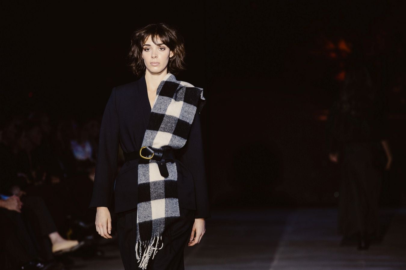 Siluetas amplias y relajadas en el desfile de Sketch