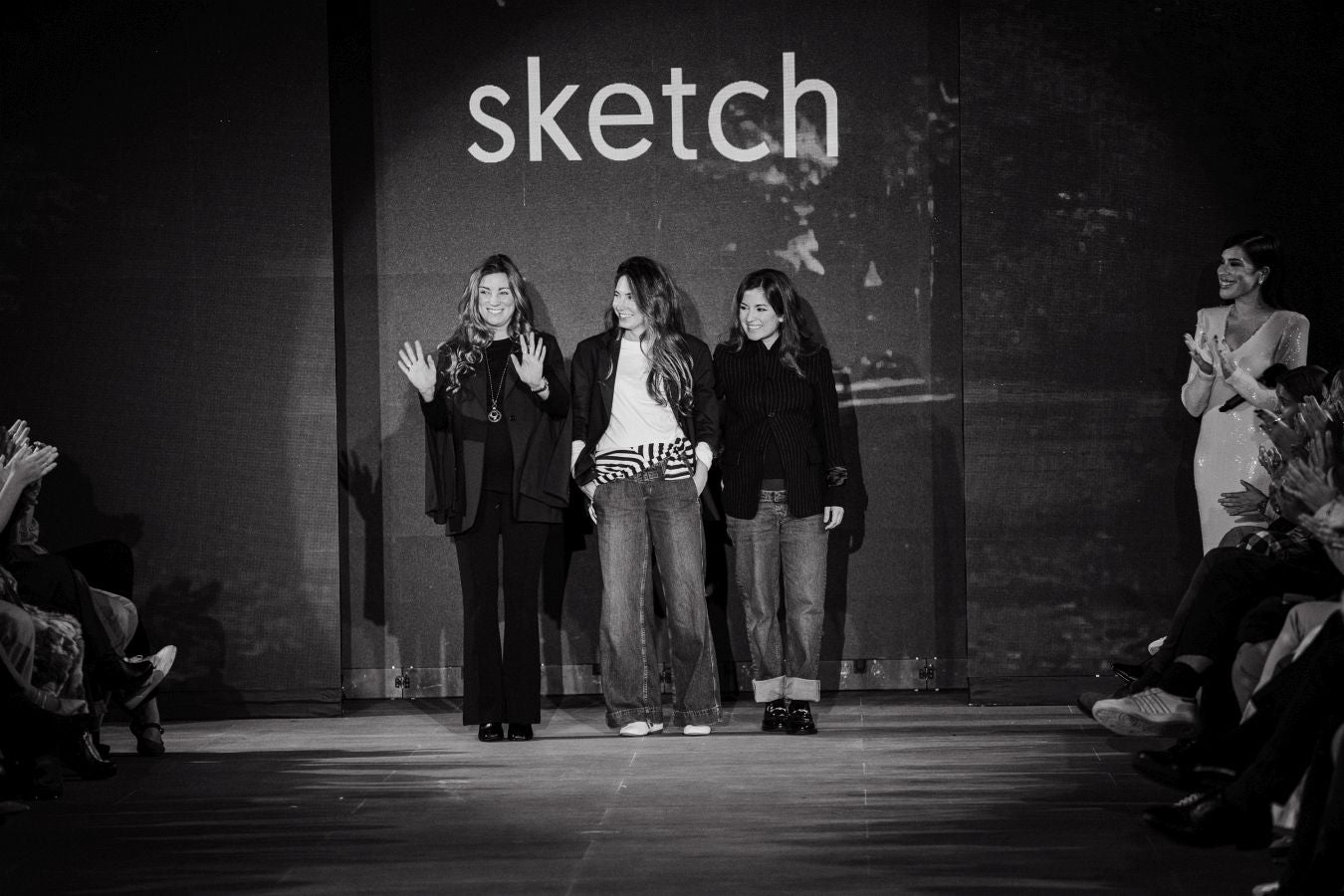 Siluetas amplias y relajadas en el desfile de Sketch