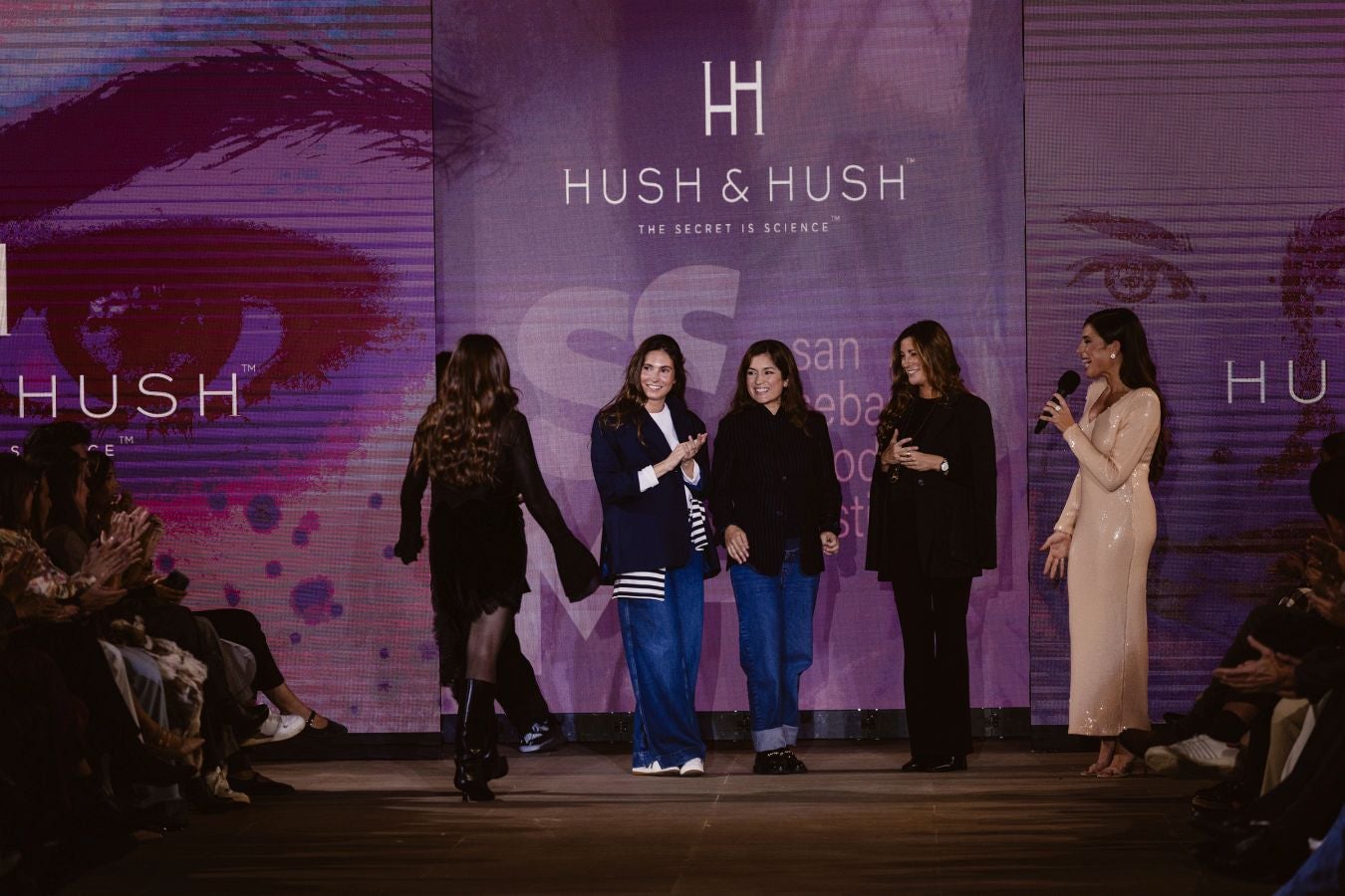 Siluetas amplias y relajadas en el desfile de Sketch