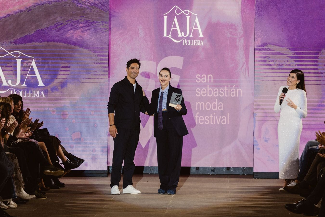 Alicia Rueda luce sus vestidos en San Telmo