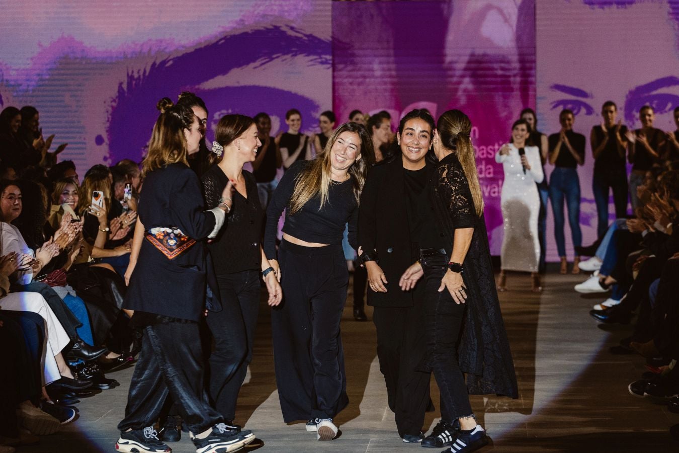 Alicia Rueda luce sus vestidos en San Telmo