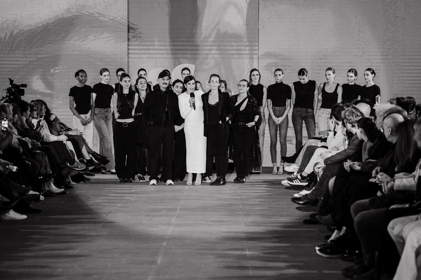 Alicia Rueda luce sus vestidos en San Telmo