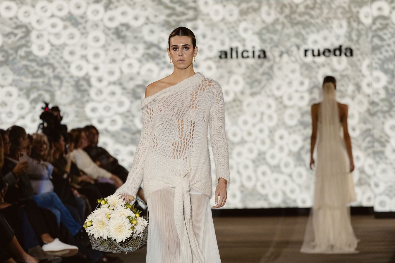 Alicia Rueda luce sus vestidos en San Telmo