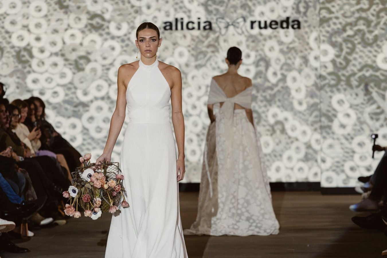 Alicia Rueda luce sus vestidos en San Telmo