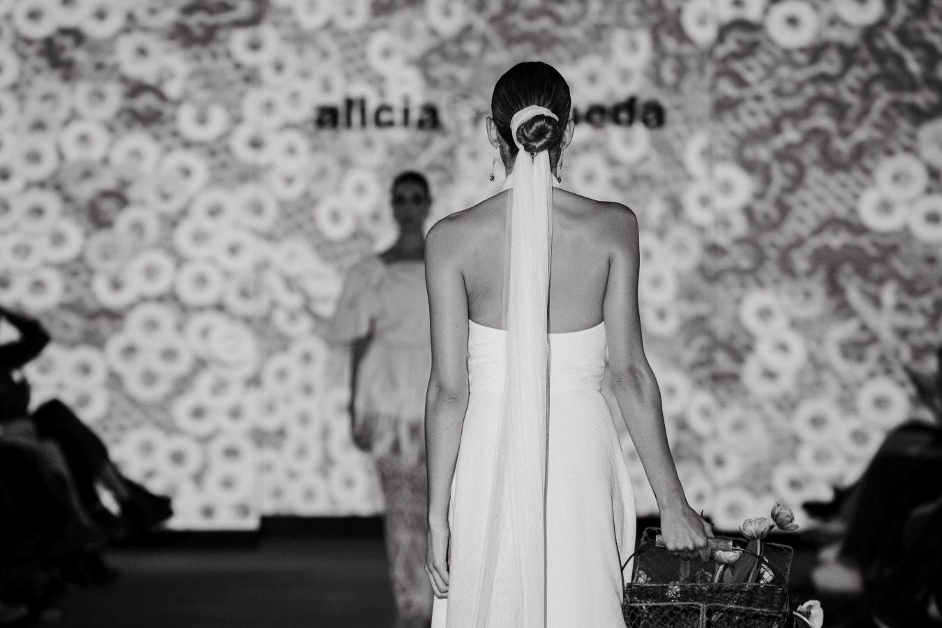 Alicia Rueda luce sus vestidos en San Telmo