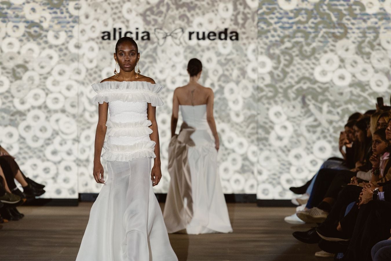 Alicia Rueda luce sus vestidos en San Telmo