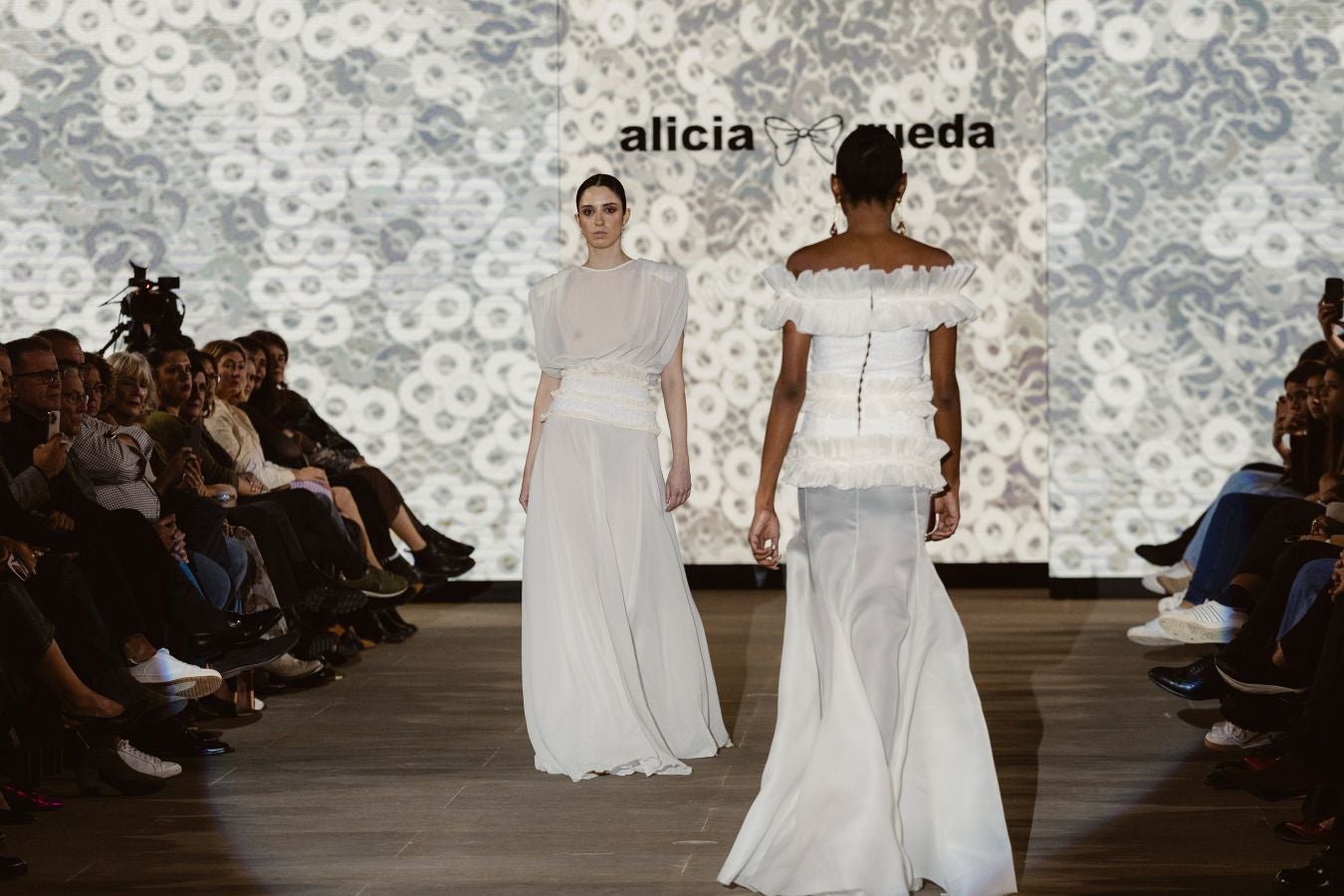 Alicia Rueda luce sus vestidos en San Telmo