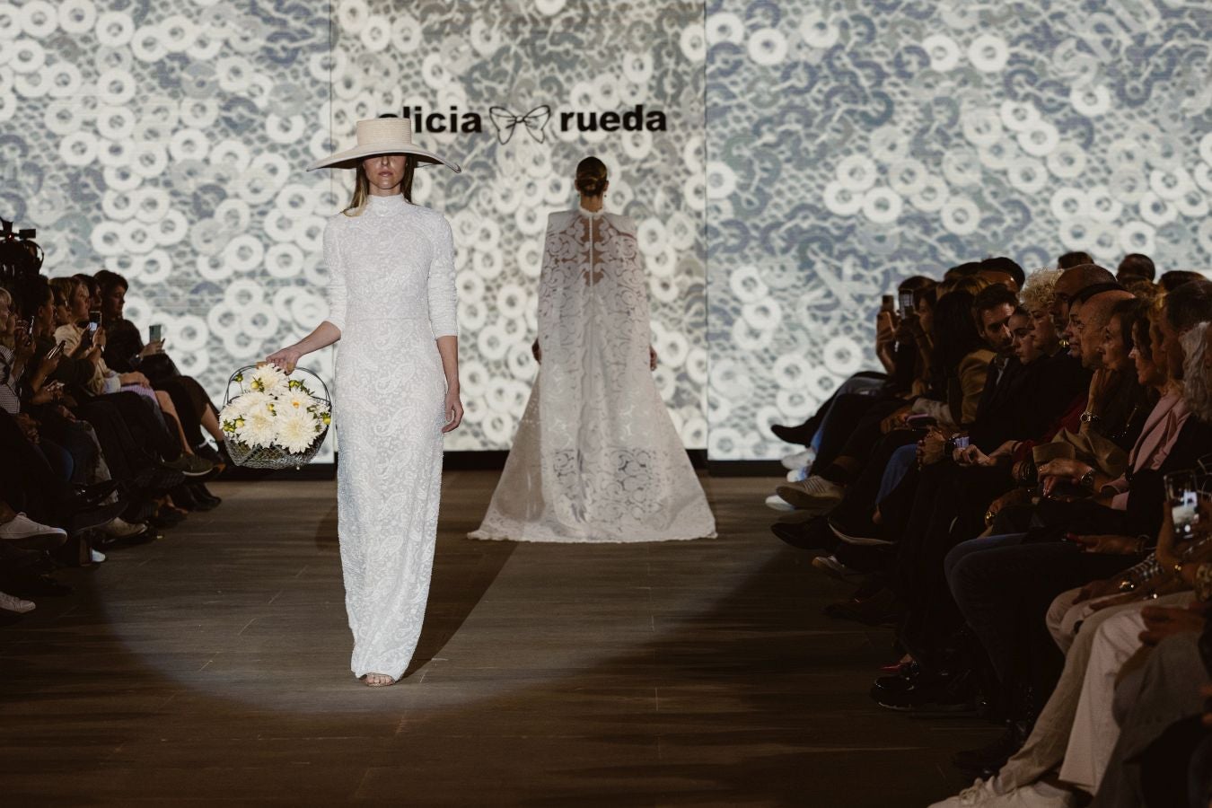 Alicia Rueda luce sus vestidos en San Telmo