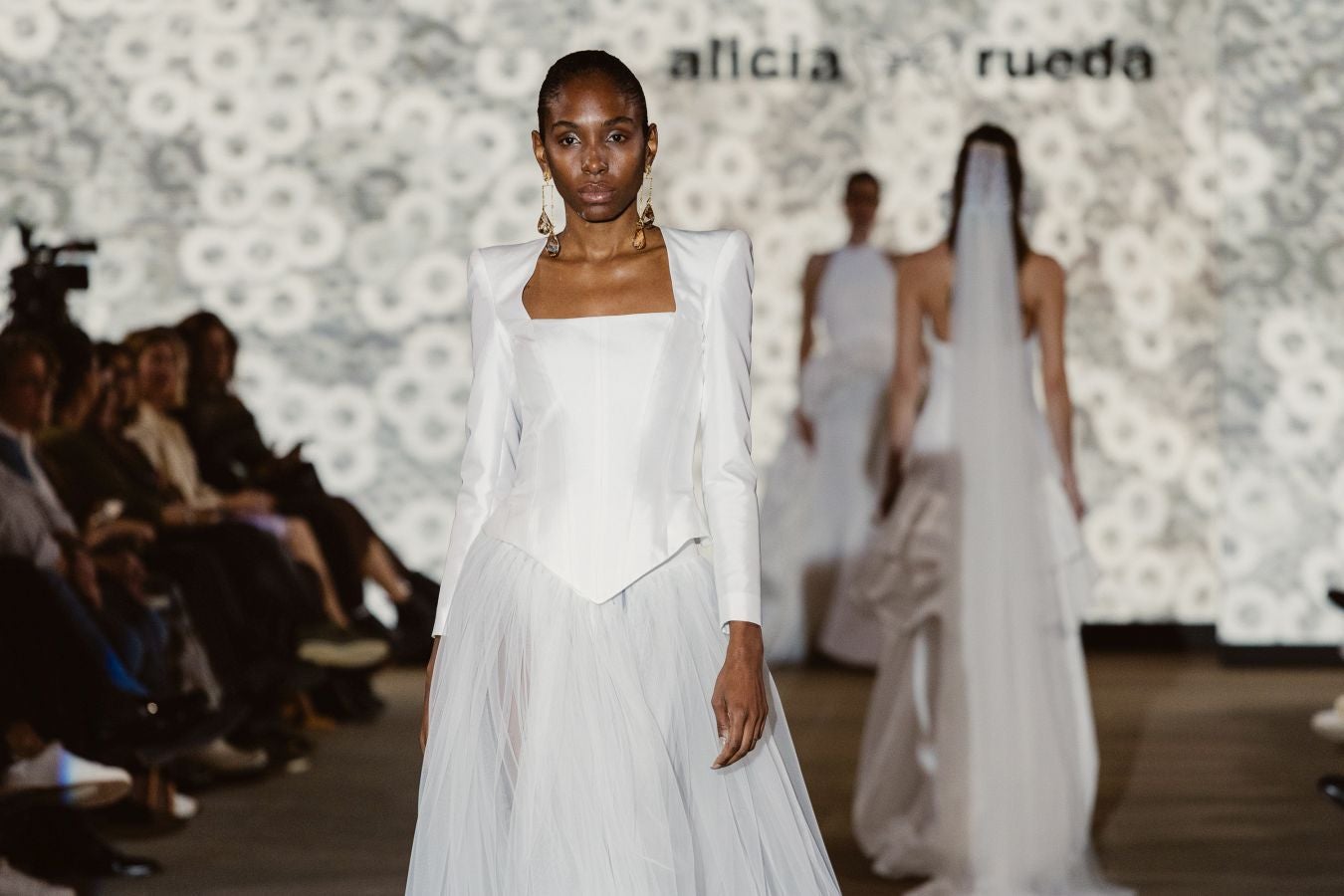 Alicia Rueda luce sus vestidos en San Telmo