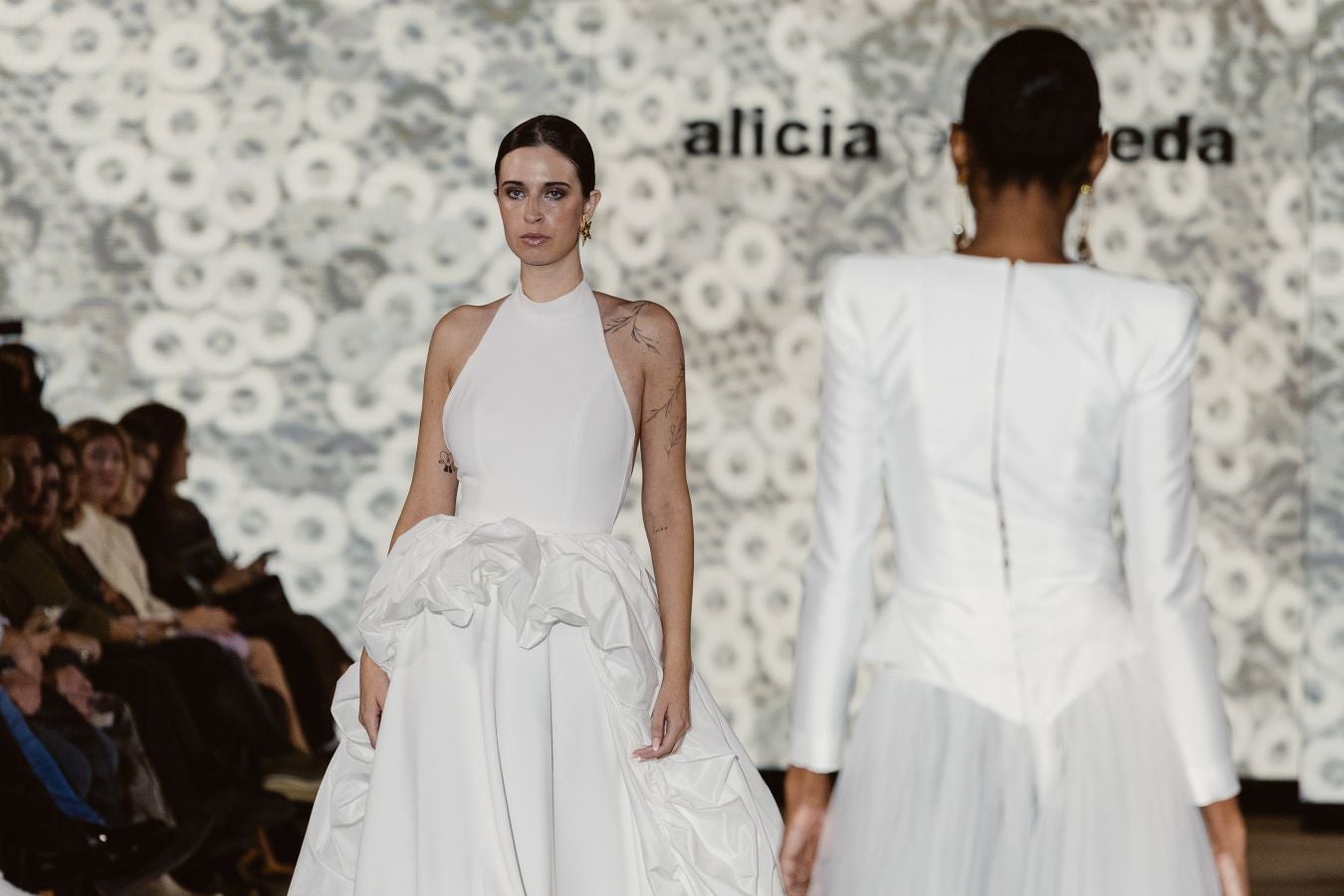 Alicia Rueda luce sus vestidos en San Telmo