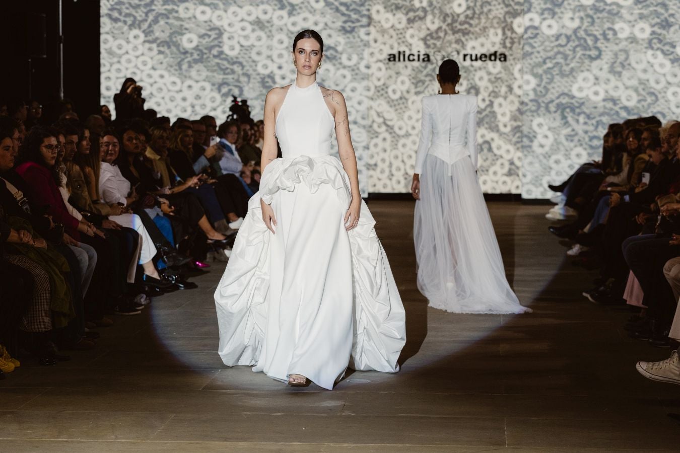 Alicia Rueda luce sus vestidos en San Telmo