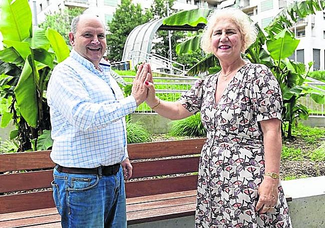 José Luis Martín y Miren Beldarrain, de Izar, están felices ante la nueva vida que les espera tras dejar su obrador de Donostia.