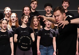 El director del coro letón Youth Choir Kamer, Jurgis Cabulis, tras recibir el 'Gran Premio Europeo'.