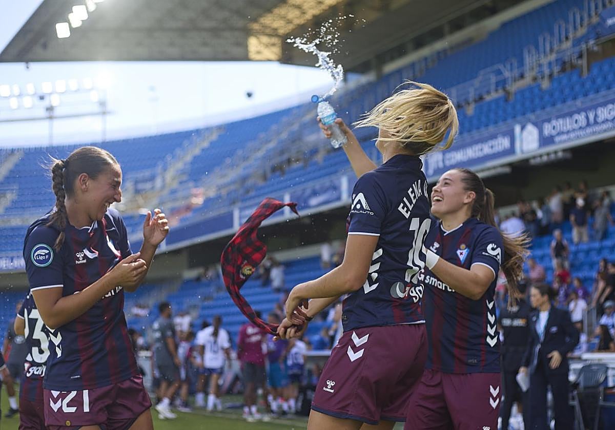 La liberación de las jugadoras del Eibar después de conseguir la segunda victoria de la temporada en Tenerife.