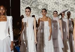 Alicia Rueda luce sus vestidos en San Telmo