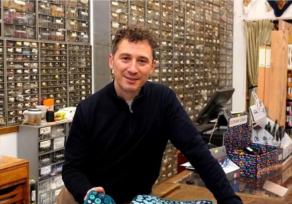 El emprendedor que salvó una mercería de más de 80 años de historia y ahora triunfa en redes: «Me decían que estaba loco»