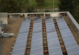 Las comunidades de vecinos de Donostia podrán solicitar ayudas para instalaciones fotovoltaicas