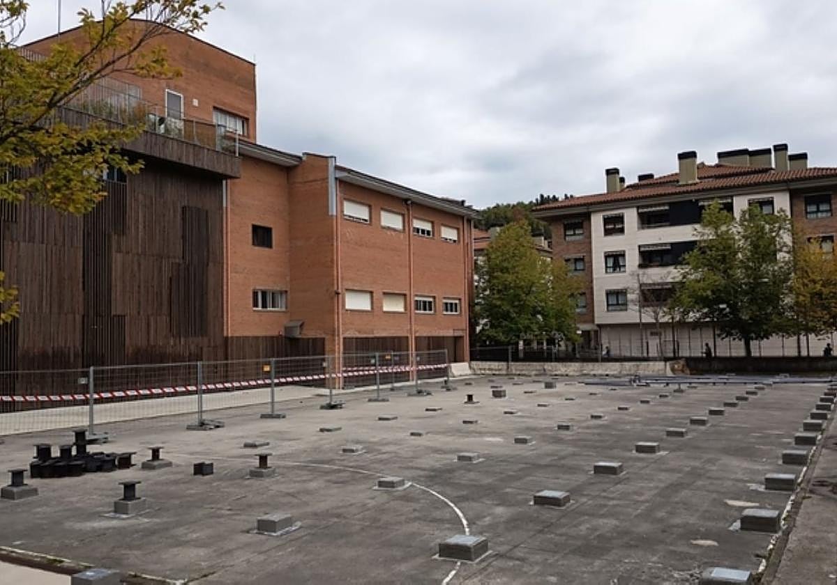 Las bases para las instalaciones de las casetas preparadas.