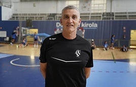 Imanol Álvarez antes de un entrenamiento en el Josean Gasca.