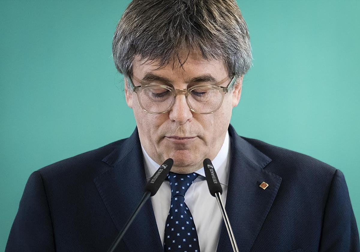 El presidente de JxCat, Carles Puigdemont, este lunes durante una comparecencia ante los medios.