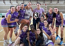 Las jugadoras arrasatearras celebraron la victoria en Iturripe.