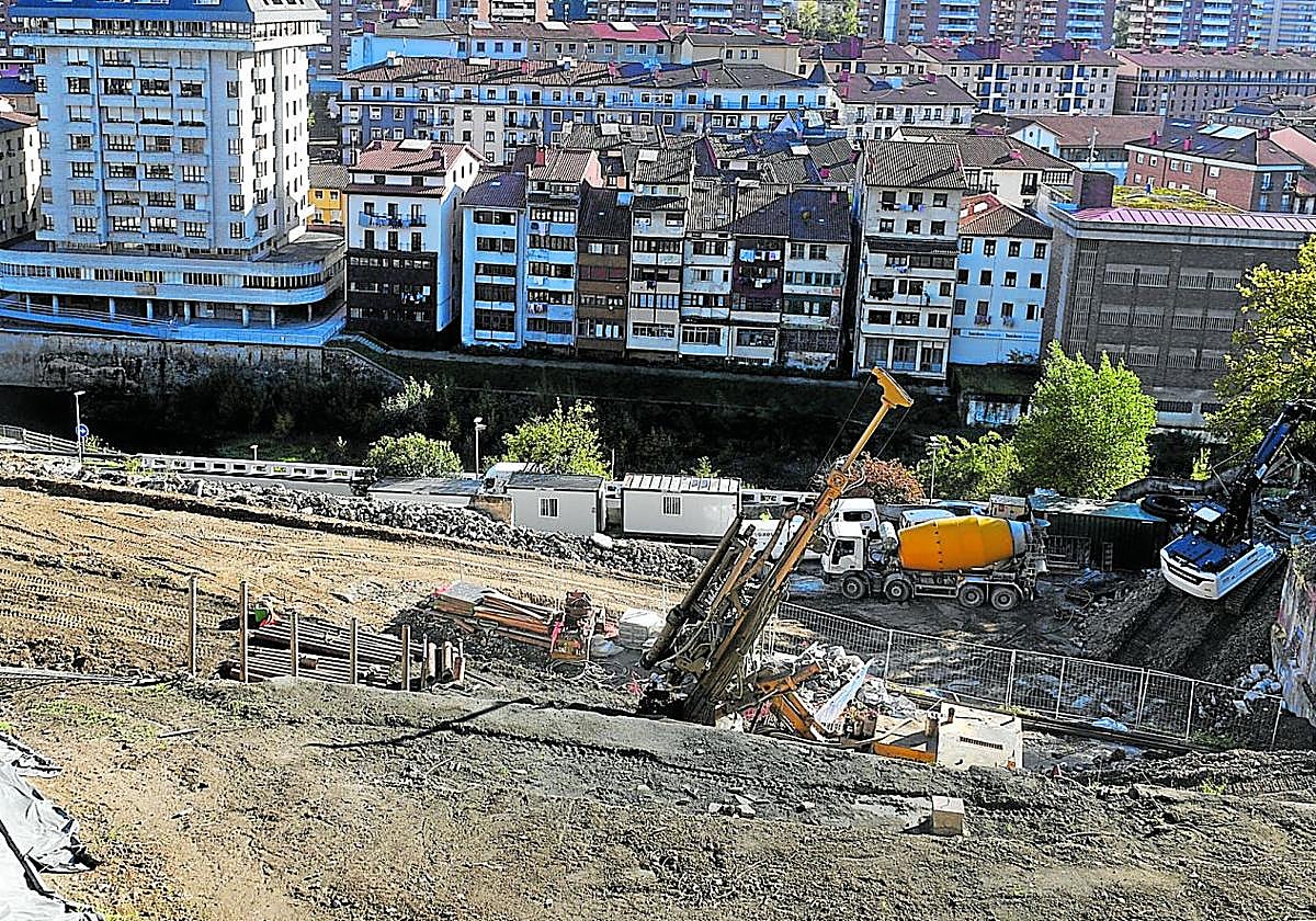Transcurso de las obras de la residencia de mayores de Elgoibar, iniciadas este pasado verano.