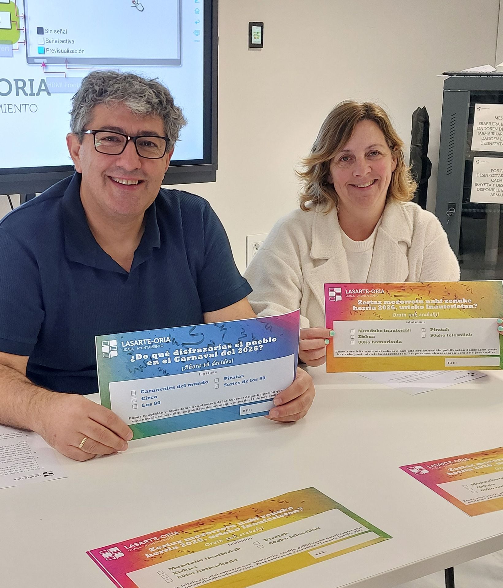 Los concejales Txus Alonso y Nagore Durán.