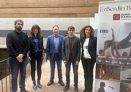 Nortasunaren inguruan hausnartzeko esperientzia eszenikoa