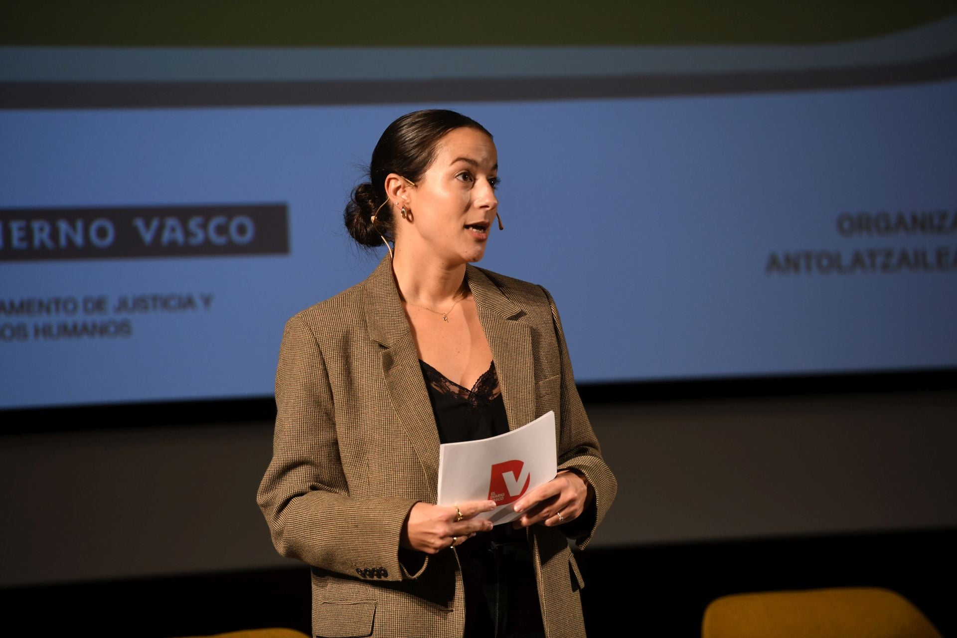 La periodista de DV, Aiende Sánchez Jiménez, condujo la jornada.
