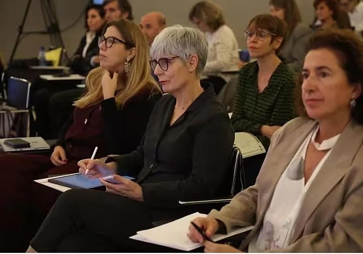 Emakundek genero ikuspegia txertatzeko jardunbide egokiak aurkeztu ditu Europako Funtsetan