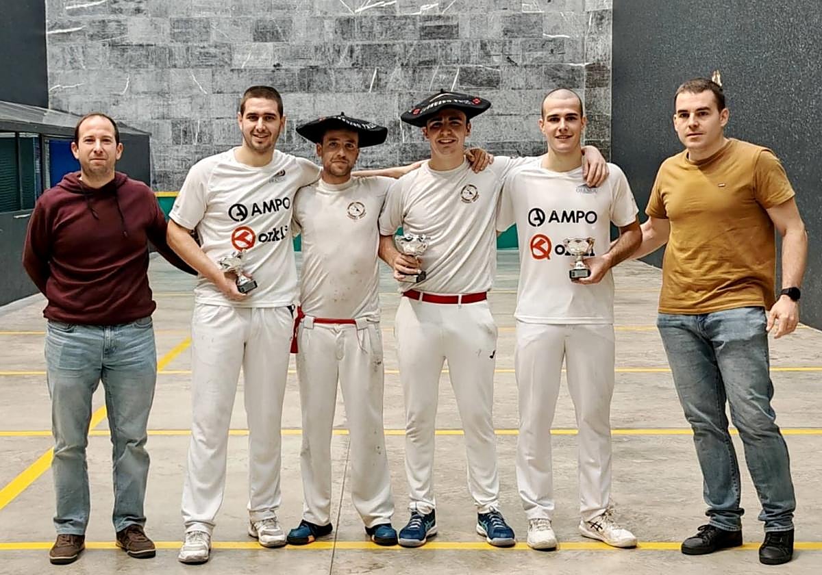 Elorza eta Ormazabal azpitxapeldunen garaikurrekin.