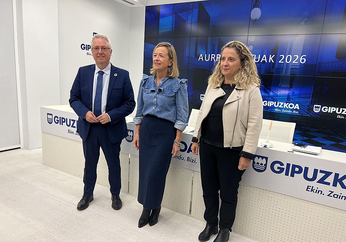 Asensio, Mendoza y Agirre, en la presentación del proyecto de Presupuestos para 2026.