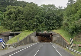 Entrada al túnel de la AP-8 en sentido San Sebastián desde Bilbao.