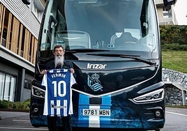 Fermín, el empleado de la Real Sociedad que dice adiós tras 30 años en el club: «Gracias por cuidarnos tan bien»