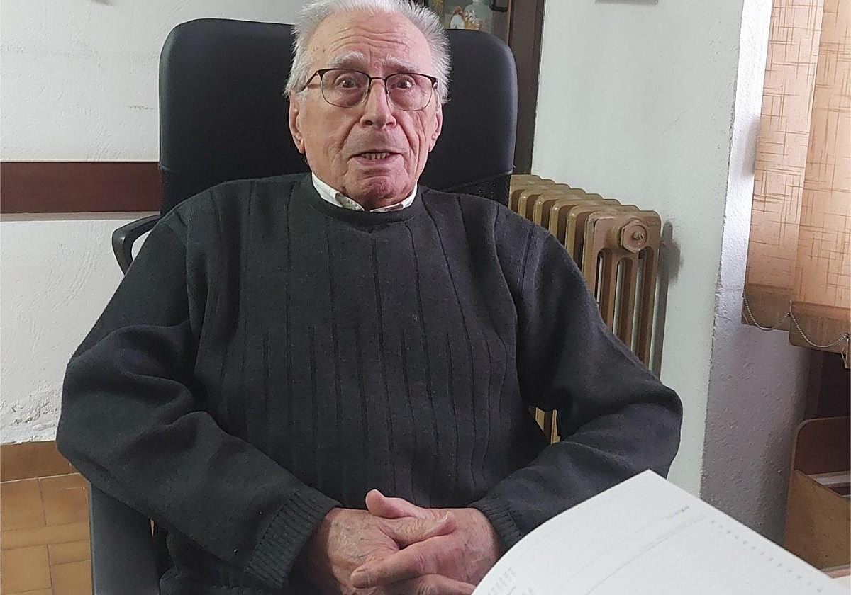 Aita Agustin Biain aste honetan komentuko porterian. Lan asko egindako fraidea da oñatiarra.