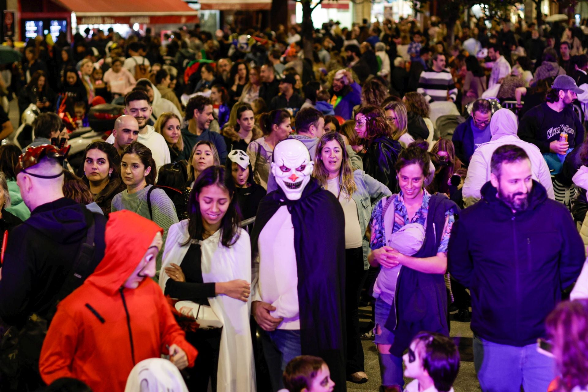 Gau Beltzaren izpiritua berreskuratu dute Irunen