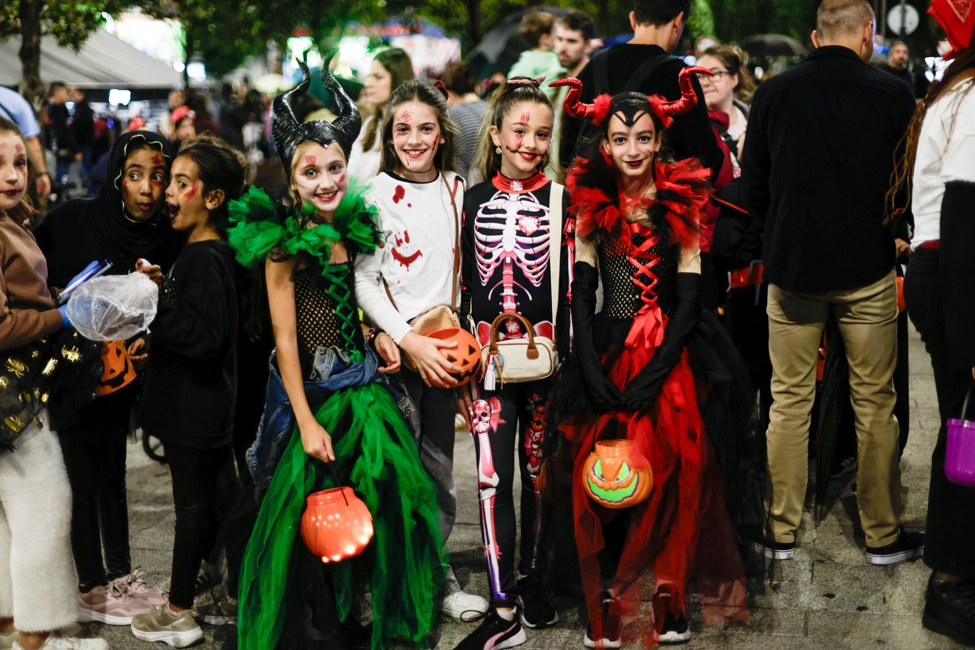 Gau Beltzaren izpiritua berreskuratu dute Irunen