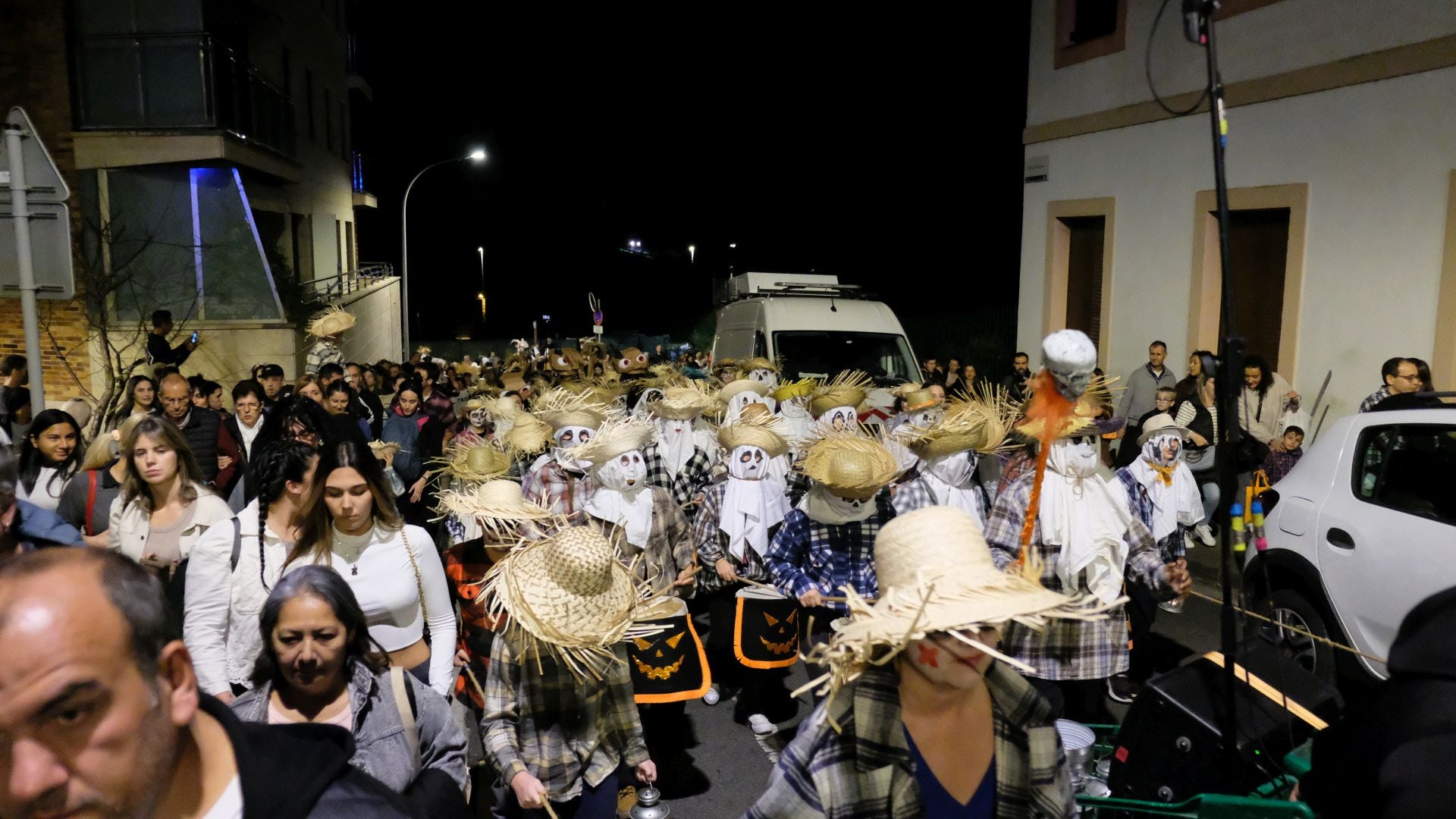 200 personas toman las calles de Urnieta